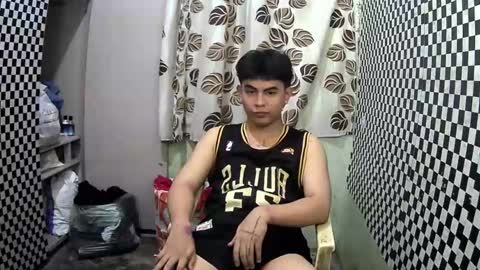 Snapshot of thehugecomeback chatting on January 2025 03:51:02 PM Xerxis online show from January 2025 03:51:02 PM