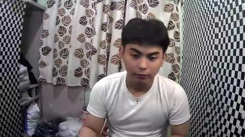 Snapshot of thehugecomeback chatting on February 2025 06:39:01 PM Xerxis online show from February 2025 06:39:01 PM