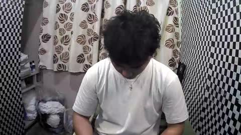 Snapshot of thehugecomeback chatting on February 2025 07:20:02 PM Xerxis online show from February 2025 07:20:02 PM