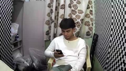 Snapshot of thehugecomeback chatting on February 2025 08:13:01 PM Xerxis online show from February 2025 08:13:01 PM