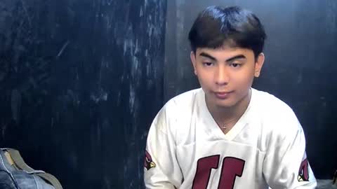 Snapshot of thehugecomeback chatting on February 2025 11:25:02 PM Xerxis online show from February 2025 11:25:02 PM