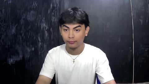 Snapshot of thehugecomeback chatting on February 2025 11:37:02 PM Xerxis online show from February 2025 11:37:02 PM