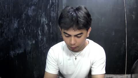 Snapshot of thehugecomeback chatting on February 2025 12:04:02 AM Xerxis online show from February 2025 12:04:02 AM