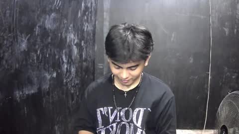 Snapshot of thehugecomeback chatting on February 2025 12:28:01 PM Xerxis online show from February 2025 12:28:01 PM