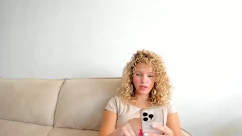 Snapshot of theislandgirl chatting on December 2024 05:59:01 PM Lily Marie online show from December 2024 05:59:01 PM