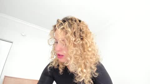 Snapshot of theislandgirl chatting on December 2024 05:40:01 PM Lily Marie online show from December 2024 05:40:01 PM