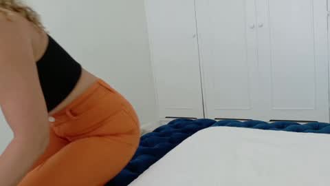 Snapshot of theislandgirl chatting on September 2025 06:52:02 PM Lily Marie online show from September 2025 06:52:02 PM