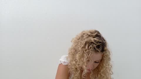 Lily Marie online show from May 2026 02:25:01 PM