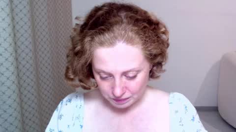 Ella online show from September 2025 08:00:02 PM