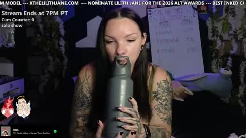 Snapshot of thelilithjane chatting on April 2026 01:06:01 AM Lilith Jane online show from April 2026 01:06:01 AM