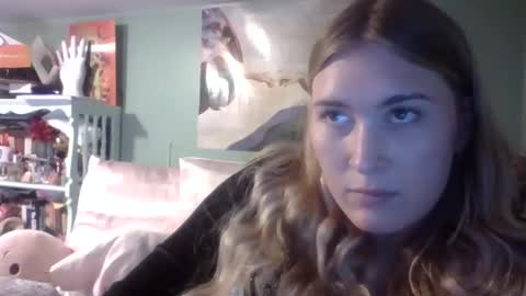 Snapshot of thelittlebambii chatting on November 2025 09:43:02 PM Little Bambii online show from November 2025 09:43:02 PM