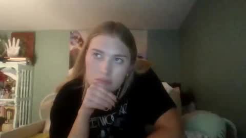 Snapshot of thelittlebambii chatting on November 2025 12:49:01 AM Little Bambii online show from November 2025 12:49:01 AM