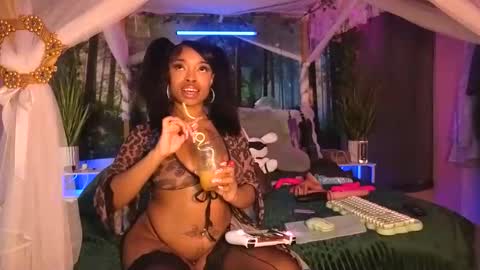 Snapshot of thelovelybrown chatting on February 2026 07:50:02 PM thelovelybrown online show from February 2026 07:50:02 PM
