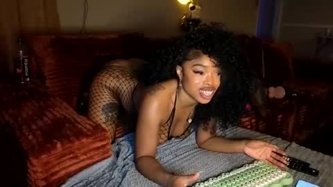 Snapshot of thelovelybrown chatting on March 2026 01:45:01 AM thelovelybrown online show from March 2026 01:45:01 AM
