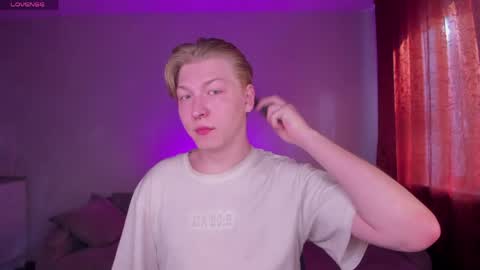 Snapshot of themikesever chatting on April 2026 01:44:01 AM Sever online show from April 2026 01:44:01 AM