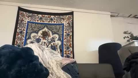 Snapshot of themomus83 chatting on April 2026 03:48:02 AM themomus83 online show from April 2026 03:48:02 AM