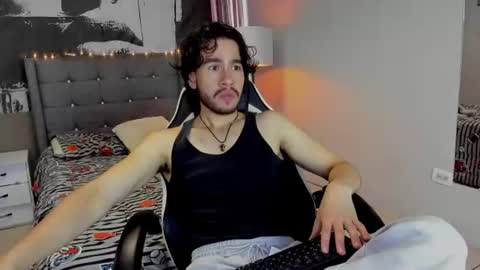 Snapshot of theo_riviera chatting on June 2026 01:36:01 PM theo_riviera online show from June 2026 01:36:01 PM