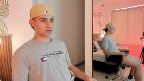 Snapshot of theohawke_ chatting on December 2024 05:00:01 PM THEO- MATEO online show from December 2024 05:00:01 PM