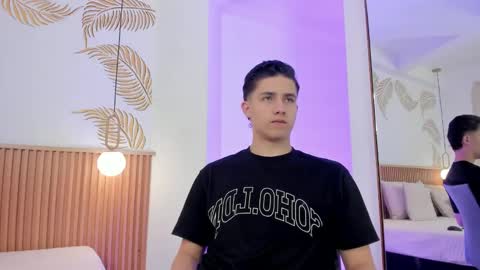 Snapshot of theohawke_ chatting on December 2024 12:30:02 PM THEO- MATEO online show from December 2024 12:30:02 PM