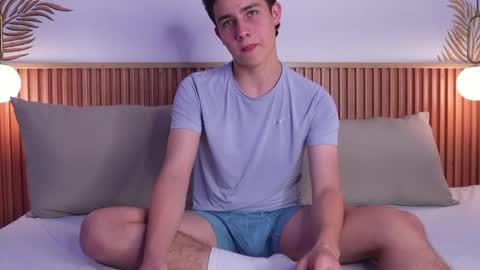 Snapshot of theohawke_ chatting on January 2025 04:55:02 PM THEO- MATEO online show from January 2025 04:55:02 PM