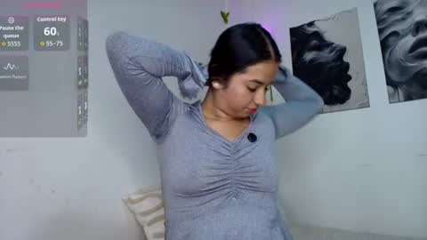 Snapshot of thepeach_ chatting on June 2026 07:01:02 PM thepeach_ online show from June 2026 07:01:02 PM