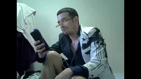 Snapshot of theprofessorxo chatting on April 2026 07:11:01 AM theprofessorxo online show from April 2026 07:11:01 AM