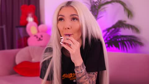 Snapshot of therealfallingangel chatting on January 2025 03:48:01 PM Deea online show from January 2025 03:48:01 PM