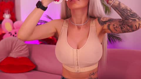 Snapshot of therealfallingangel chatting on March 2025 08:41:02 AM Deea online show from March 2025 08:41:02 AM