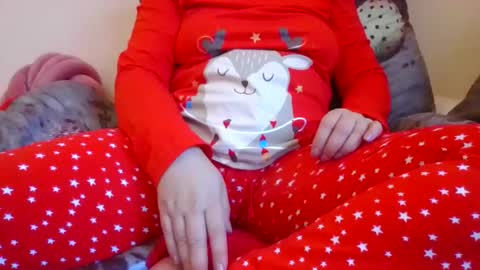 Snapshot of thereallittleredridinghood chatting on November 2025 01:22:02 PM Bunny online show from November 2025 01:22:02 PM