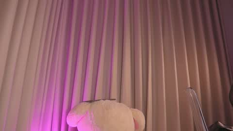 Snapshot of therealpeach_ chatting on March 2026 04:05:02 AM online show from March 2026 04:05:02 AM