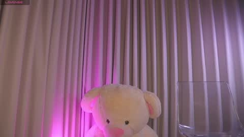 Snapshot of therealpeach_ chatting on April 2026 07:41:01 AM online show from April 2026 07:41:01 AM