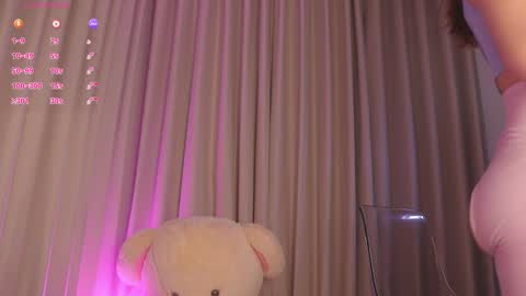 Snapshot of therealpeach_ chatting on April 2026 11:40:02 PM online show from April 2026 11:40:02 PM