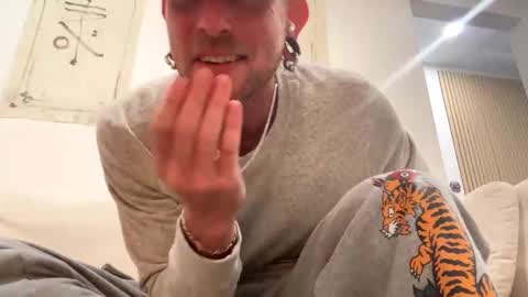 Snapshot of thesagie chatting on December 2025 10:31:01 AM VEGAS online show from December 2025 10:31:01 AM