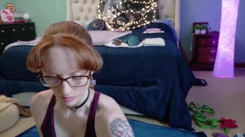 Snapshot of thesexualdragon chatting on April 2026 10:19:02 PM TheSexualDragon online show from April 2026 10:19:02 PM
