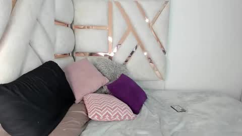 Camila online show from September 2025 07:42:01 AM