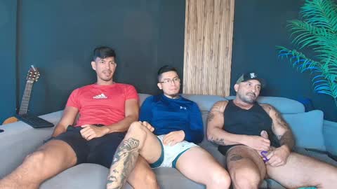 Snapshot of thestraightroom chatting on April 2026 01:41:01 PM thestraightroom online show from April 2026 01:41:01 PM