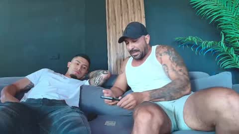 Snapshot of thestraightroom chatting on April 2026 12:43:01 PM thestraightroom online show from April 2026 12:43:01 PM