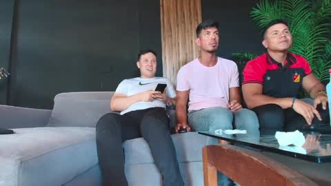 Snapshot of thestraightroom chatting on April 2026 09:39:33 PM thestraightroom online show from April 2026 09:39:33 PM