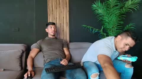 Snapshot of thestraightroom chatting on April 2026 07:39:02 PM thestraightroom online show from April 2026 07:39:02 PM