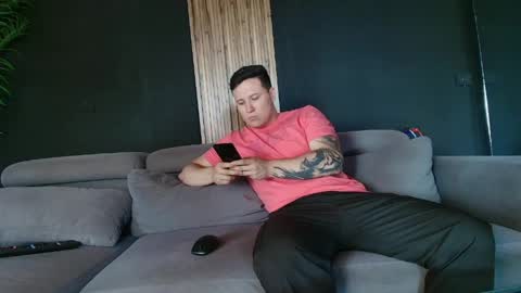 Snapshot of thestraightroom chatting on April 2026 07:39:01 PM thestraightroom online show from April 2026 07:39:01 PM