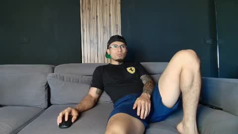 Snapshot of thestraightroom chatting on April 2026 12:28:02 PM thestraightroom online show from April 2026 12:28:02 PM