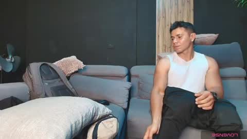 Snapshot of thestraightroom chatting on May 2026 01:46:07 AM thestraightroom online show from May 2026 01:46:07 AM