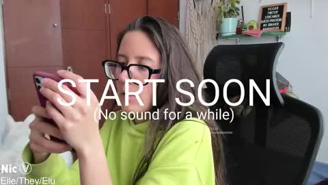 Nicole online show from October 2025 02:51:02 PM