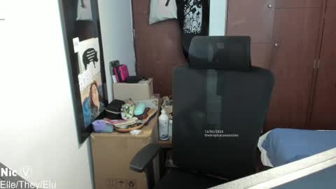Snapshot of thetropicalseduction chatting on April 2026 08:31:02 PM Nicole online show from April 2026 08:31:02 PM