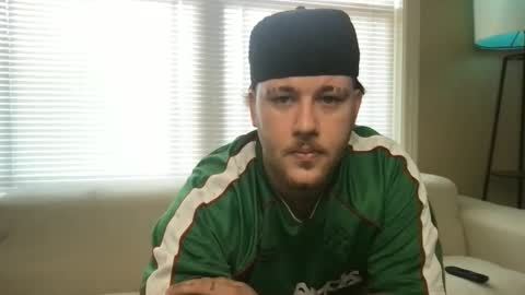 Snapshot of theviberoom chatting on September 2025 05:46:01 PM The Vibe Room online show from September 2025 05:46:01 PM