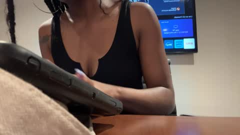 Snapshot of thevixensapphire chatting on April 2026 11:38:02 PM Sapphire the Vixen online show from April 2026 11:38:02 PM