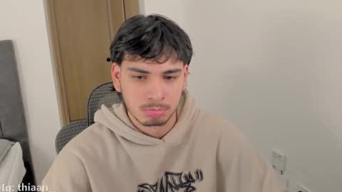 thiaan__ online show from November 2025 02:32:01 AM