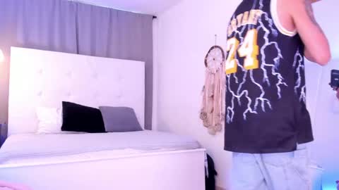 Thiago  online show from April 2026 12:17:02 PM