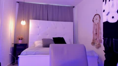 Thiago  online show from April 2026 12:17:01 PM