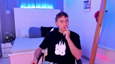 Thiago  online show from April 2026 12:28:02 PM